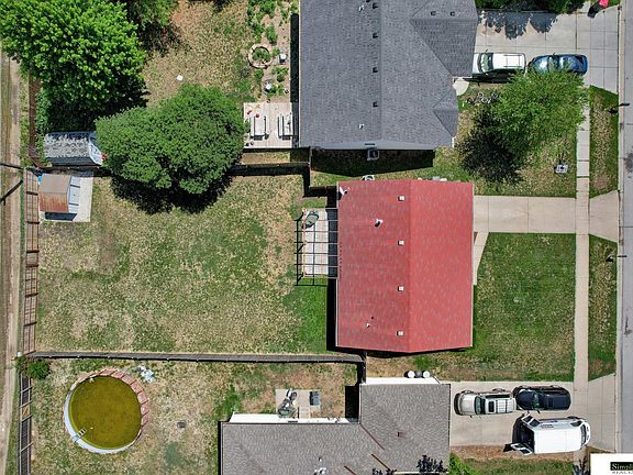 3rd image of 516 W Dawes Ave