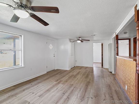 4th image of 610 E McKennon Rd