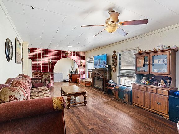 4th image of 512 Philippine St