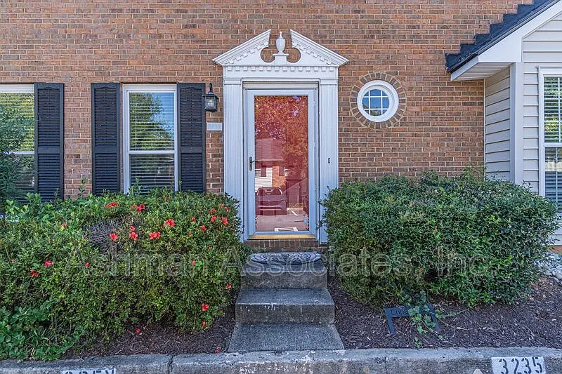 2 bed, 2.5 bath, 1242 sqft, $2,150 — Photo 3