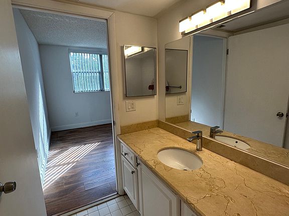 3rd image of 8373 Lake Dr #G306
