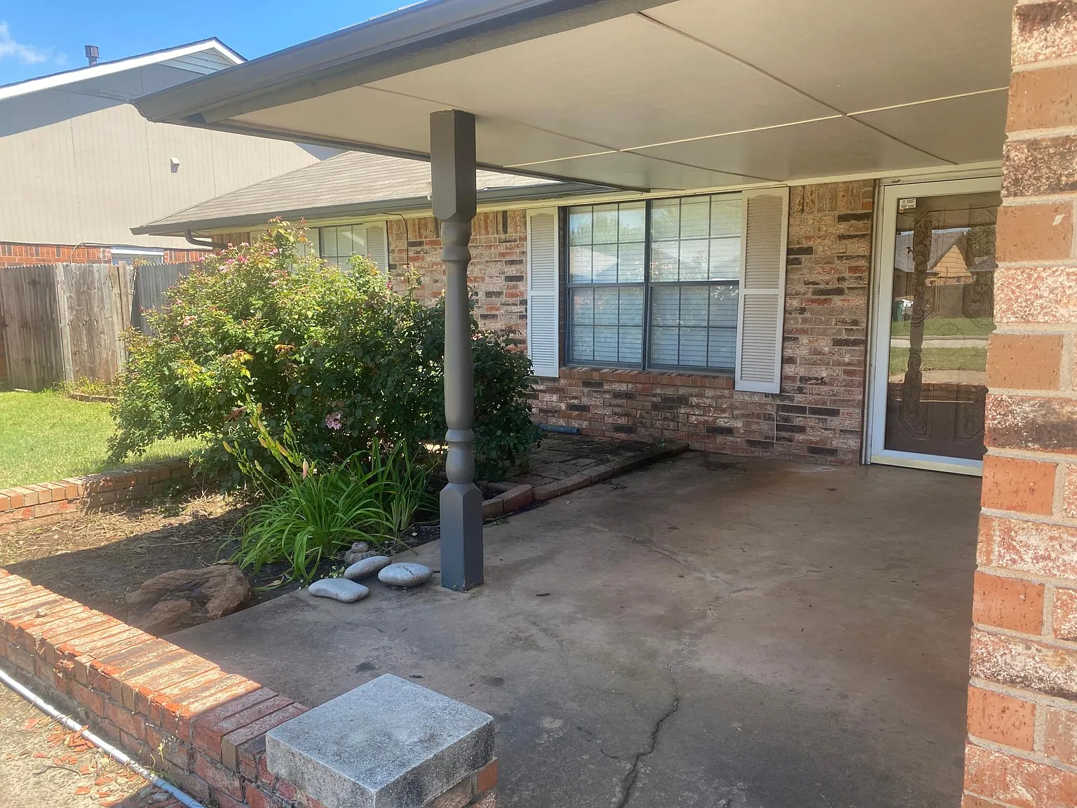 3 bed, 1684 sqft, $1,999 — Photo 2
