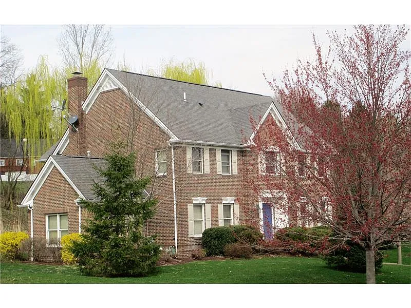 529 Brookdale Dr photo 1