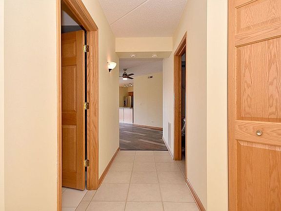 3rd image of 2919 N Harlem Ave APT 403