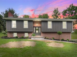 980 Petunia Cir NW, Hartville, OH 44632