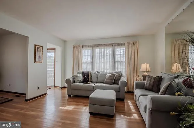 25 Charring Ln — Photo 9