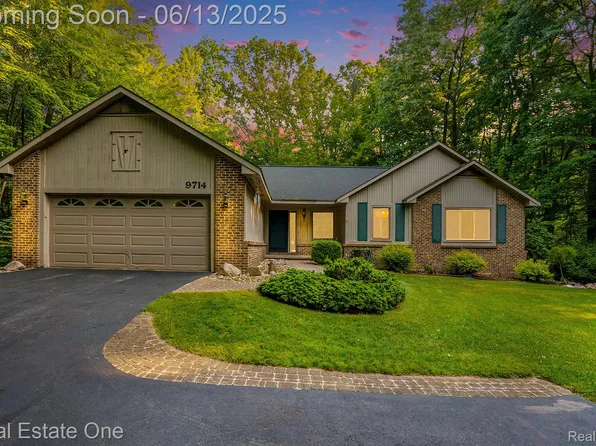 9714 Naiad Rd, Clarkston, MI 48348
