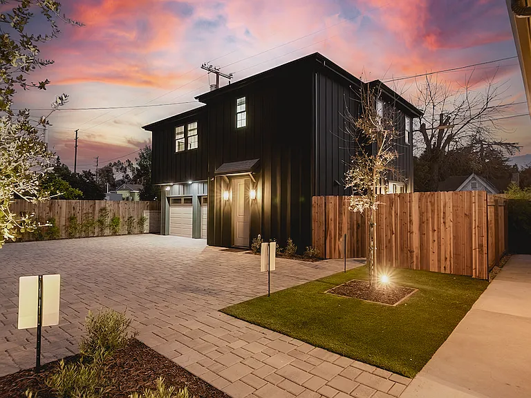 11024 Hortense St — Photo 3