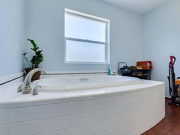 5th image of 1655 E 1st Pl