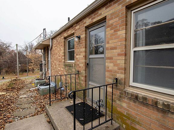 4th image of 4931 Woodland Ave