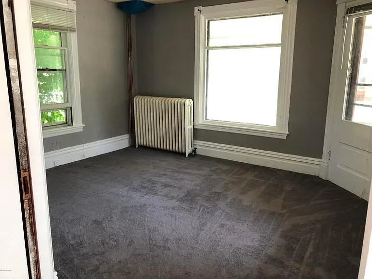 709 Axtell St — Photo 5