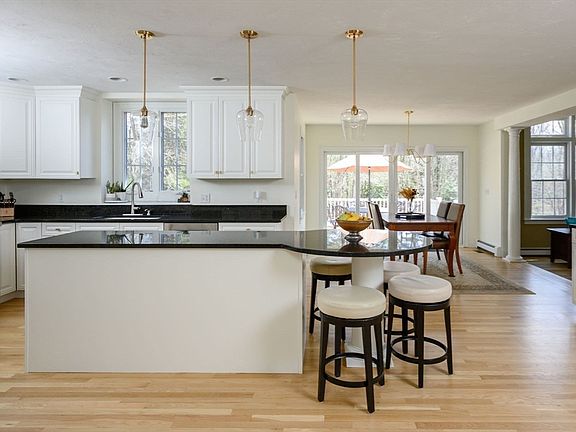5th image of 108 Deerfield Ln