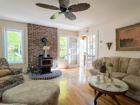 4th image of 10 Riverfront Ct
