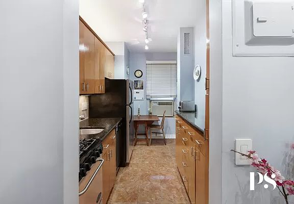 5th image of 233 W 21st St APT 1-A