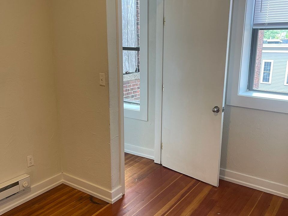 1st image of 650 Columbia Rd #5