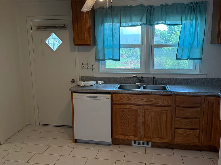 208 Church St — Photo 21
