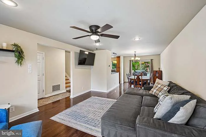 3 bed, 1516 sqft, $3,000 — Photo 3