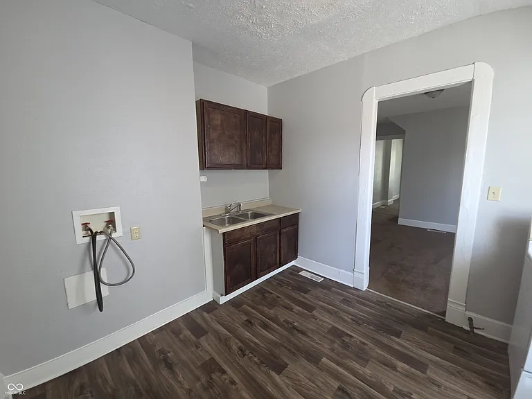 518 W 28th St — Photo 11