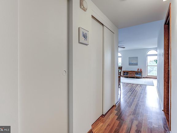 5th image of 825 N 29th St APT 5I