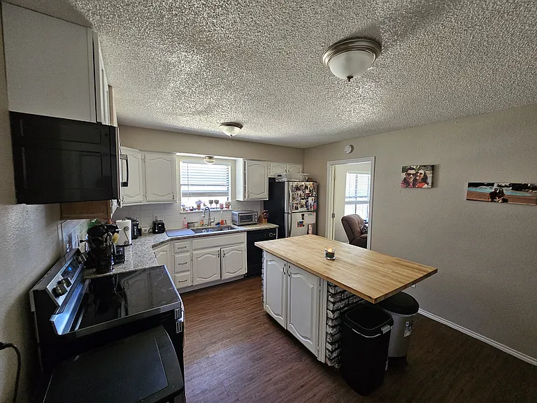6104 Elmwood Ave — Photo 3
