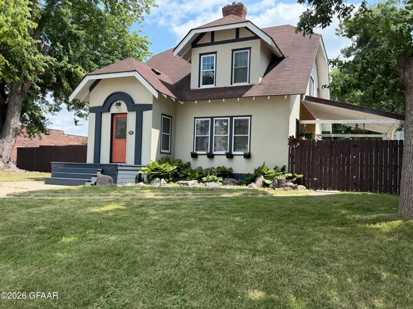 207 Johnson Ave S, Fosston, MN 56542