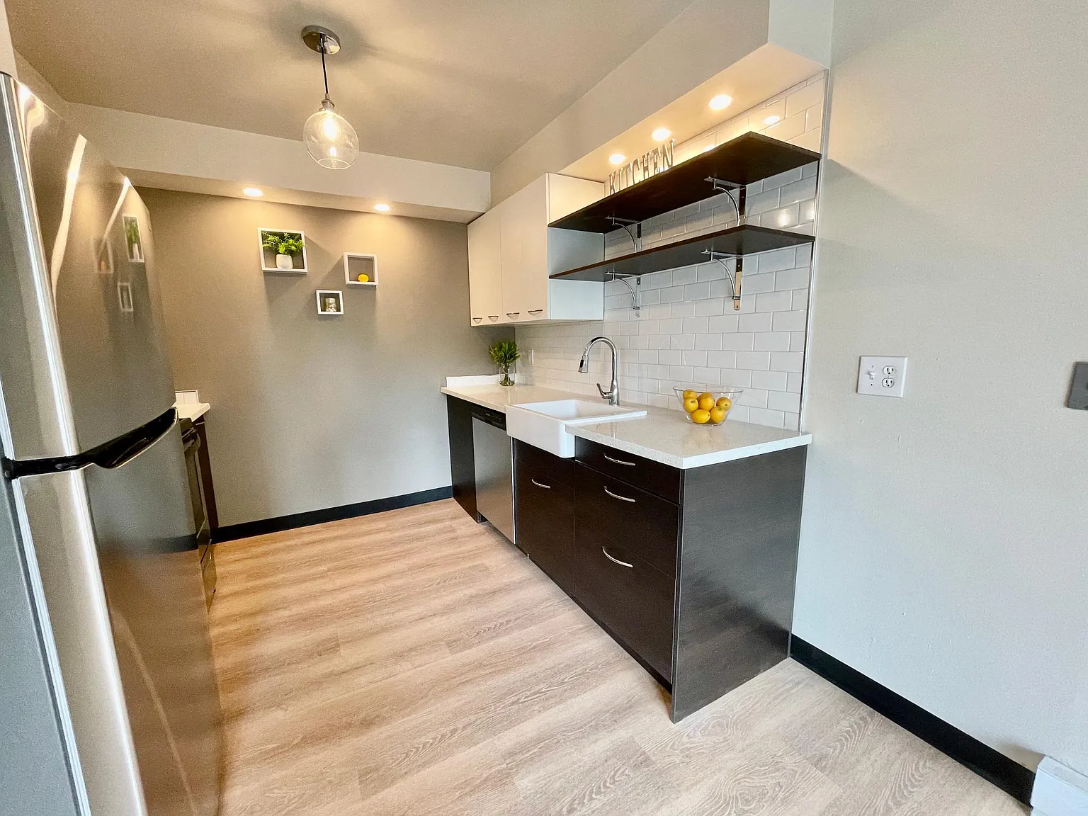 2 bed, 850 sqft, $1,600 — Photo 1