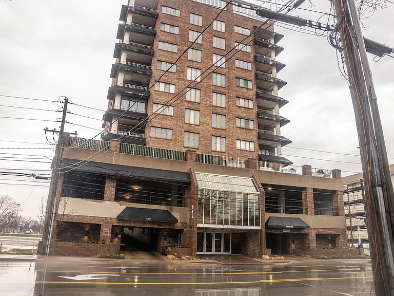 355 S Broadway #305 — Photo 2