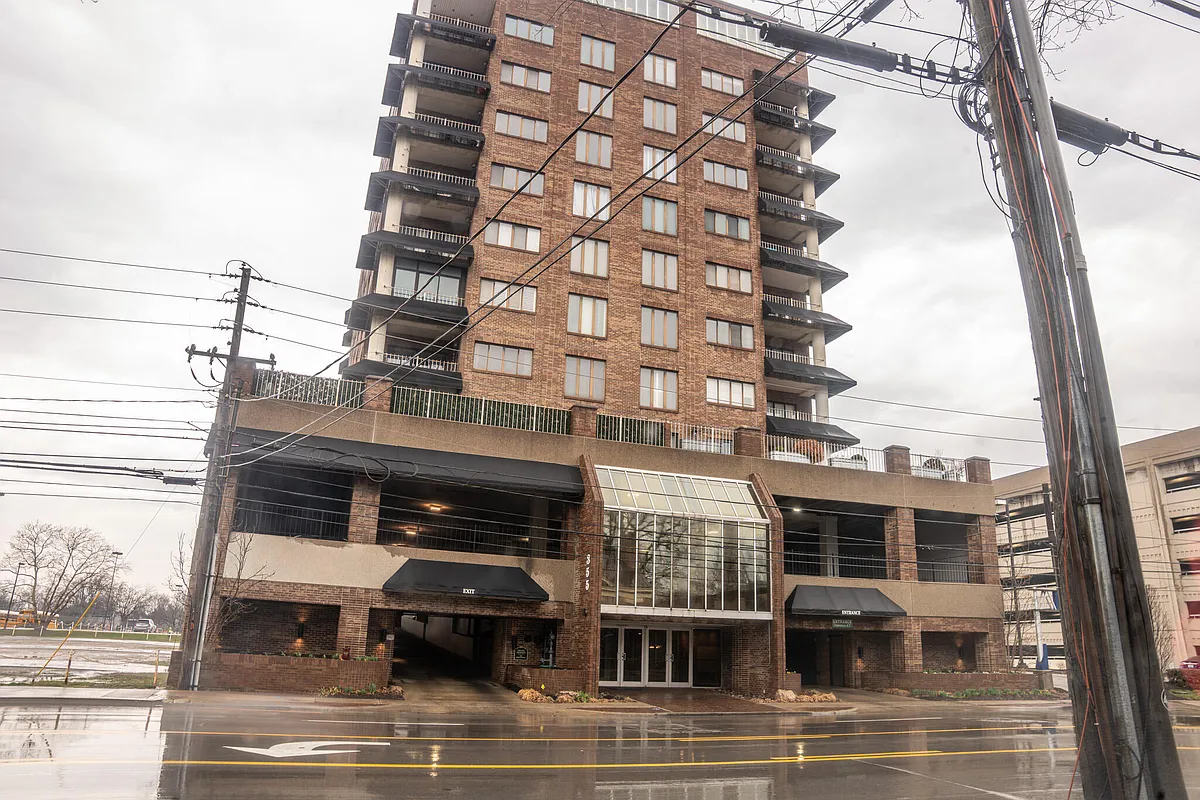 Building Photo - 355 S Broadway #305