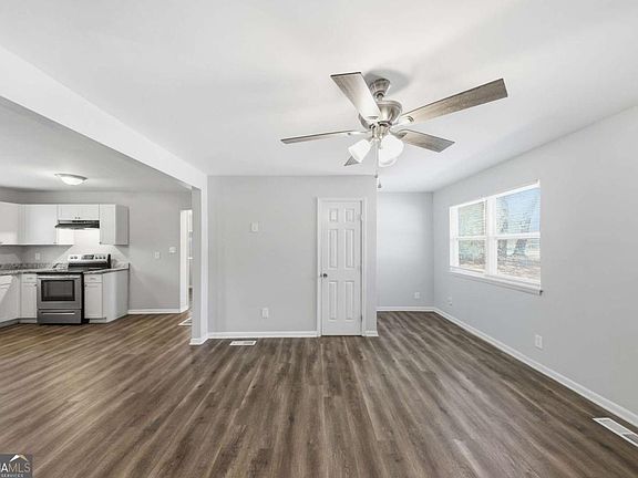 5th image of 2086 Fairburn Rd SW