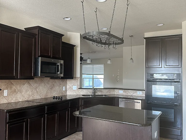 5301 Flatiron Dr — Photo 10