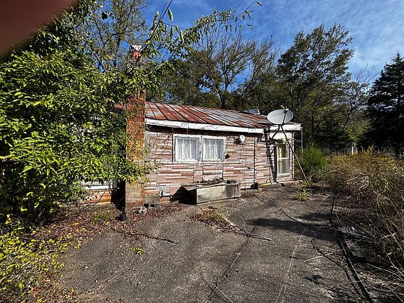 17th image of 2210 N Hurricane Creek Rd