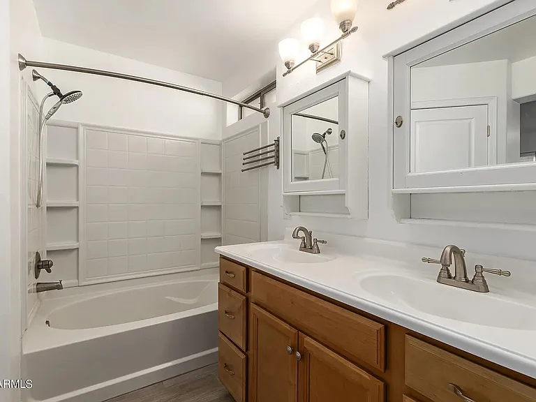1935 E Oxford Ln — Photo 14
