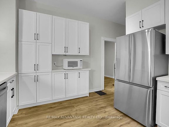 5th image of 252 Cheapside St
