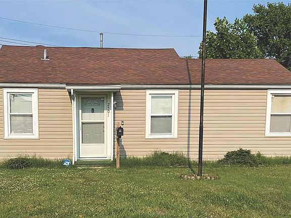 3rd image of 2501 W Cloverdale Dr