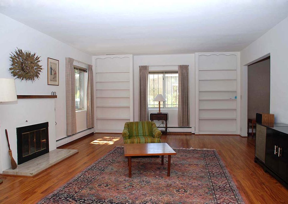 2nd image of 609 Girard Blvd NE