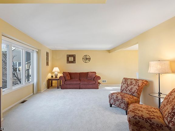 4th image of 51 Clarken Dr
