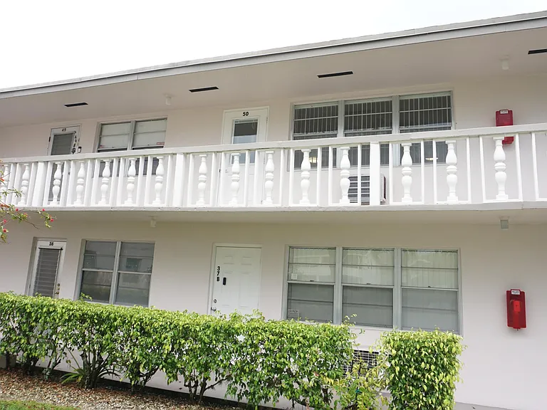 50 Canterbury Dr E #B — Photo 1