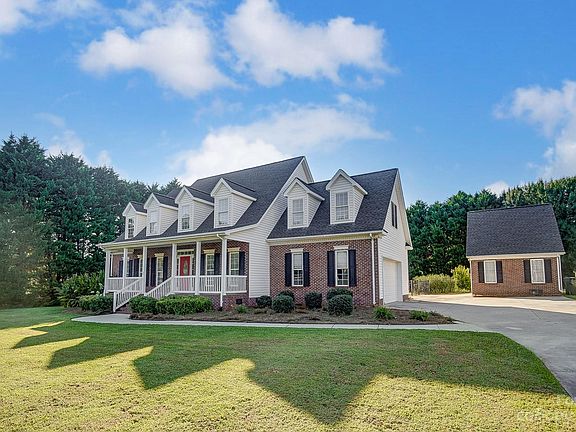 3rd image of 740 Creekbridge Dr