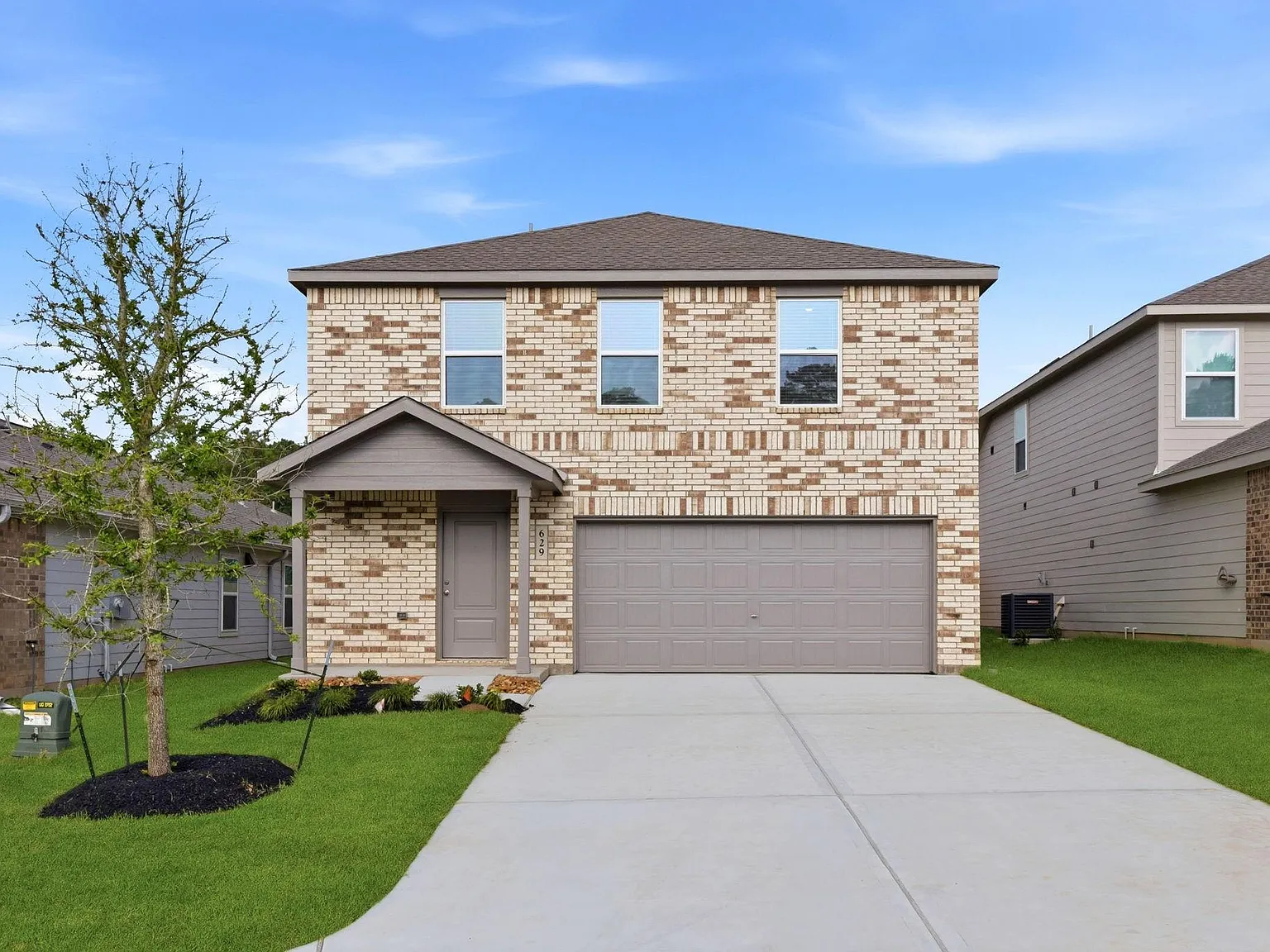 4 bed, 2.5 bath, 1979 sqft, $1,800 — Photo 1