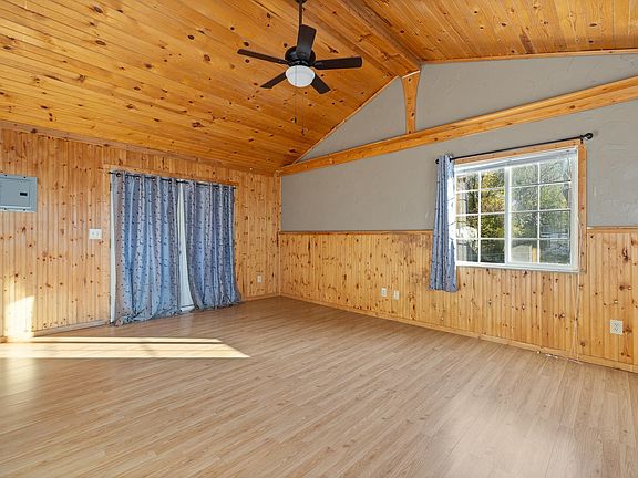 2nd image of 822 Willsie Ave