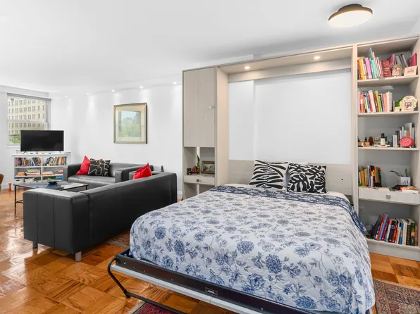 75 Henry Street 4J image 3 of 4