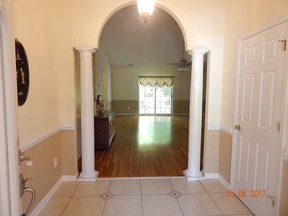 3rd image of 100 Woodfield Cir