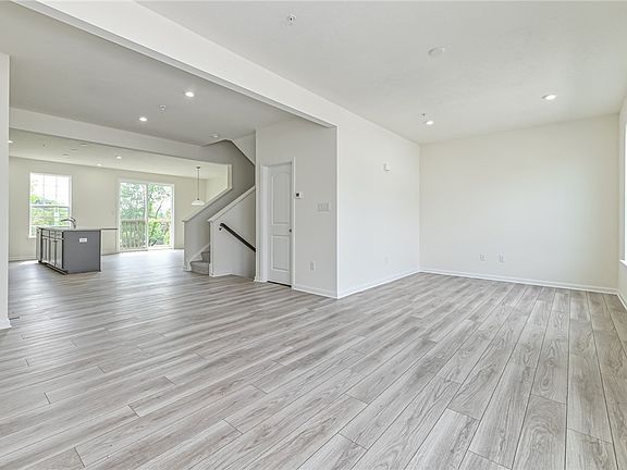 3rd image of 115 Sweetwater Dr