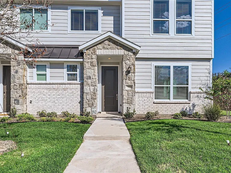 2350 Freshwater Ln — Photo 1