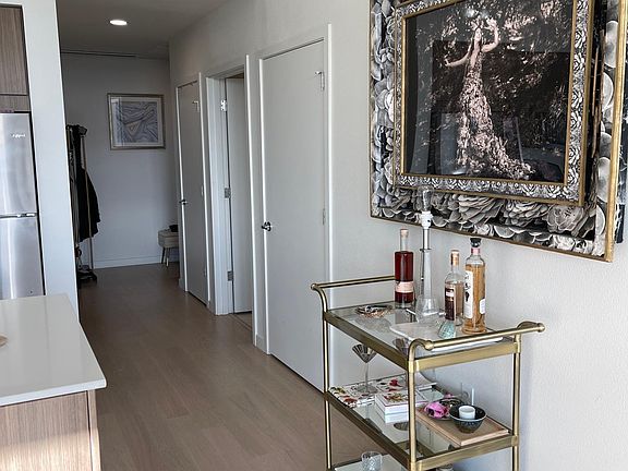 entryway from living room (kitchen to the left)