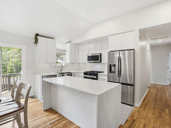 2nd image of 6212 Leonard Ave