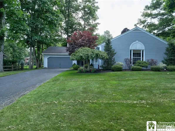 251 McDaniel Ave, Jamestown, NY 14701