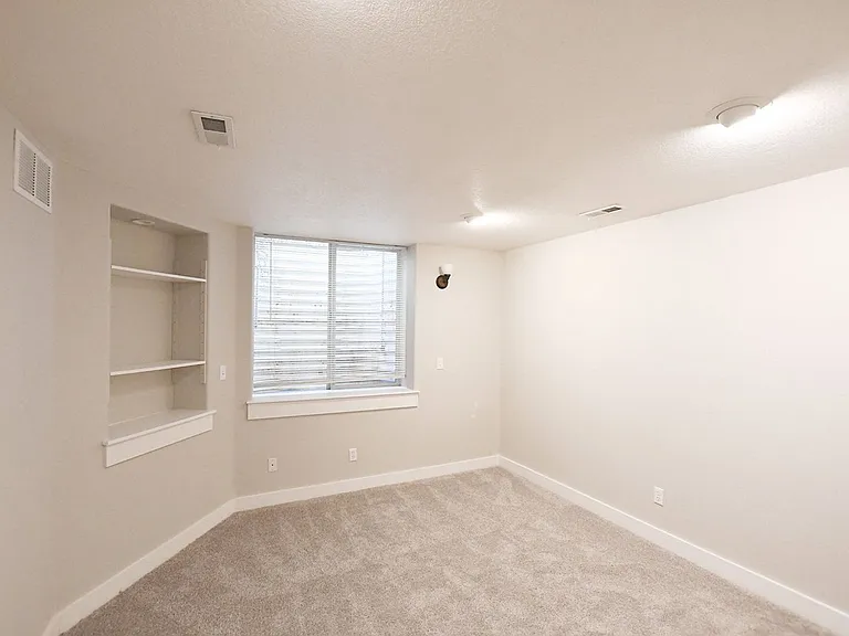 2657 Ulster St — Photo 14