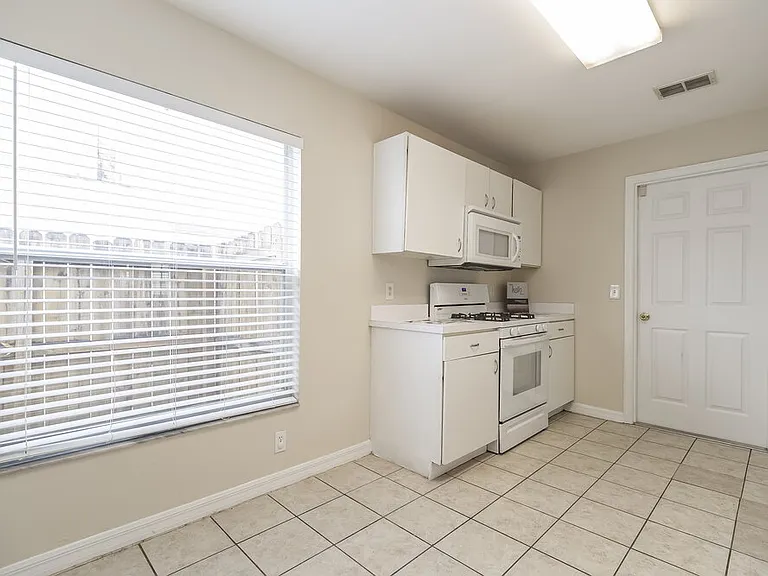 4607 Osceola Point Trl — Photo 8