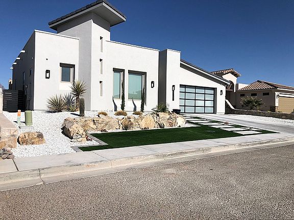 2nd image of 2524 Mateo Pl